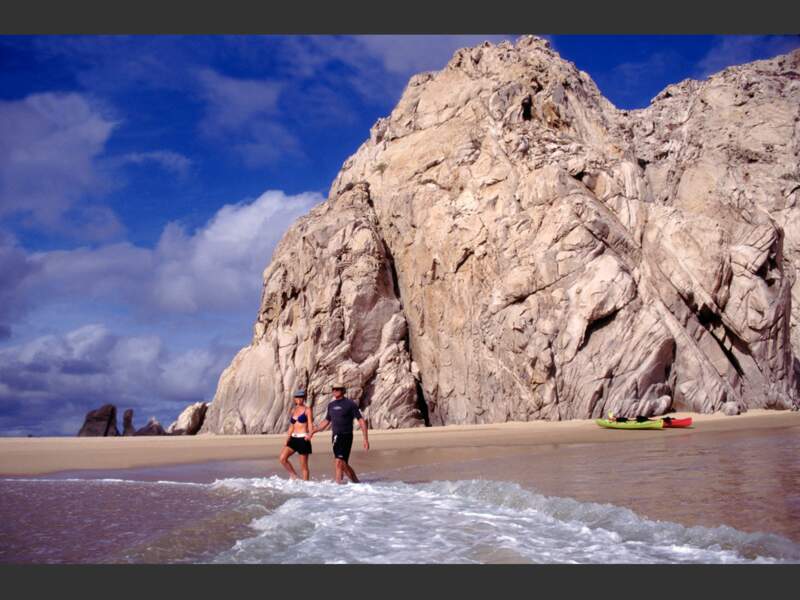 Difficile d'accès, la Playa del Amor, à Cabo San Lucas, au Mexique, est le lieu rêvé pour une promenade amoureuse.