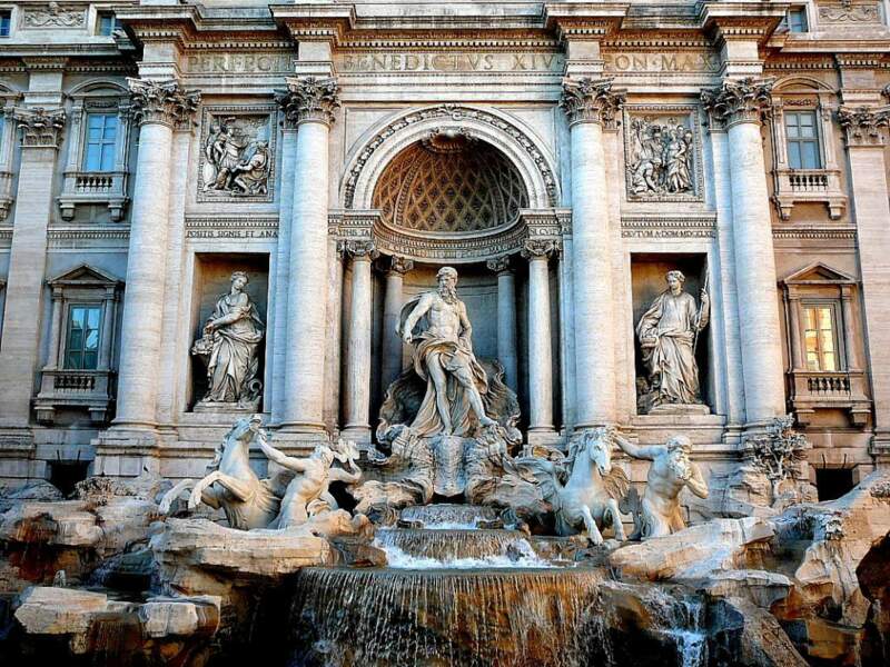 La Fontaine de Trevi est probablement l'épicentre romantique de la ville de Rome, en Italie.