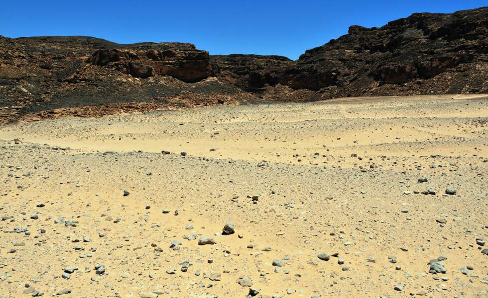 Dans le désert de Coloured Canyon, en Egypte