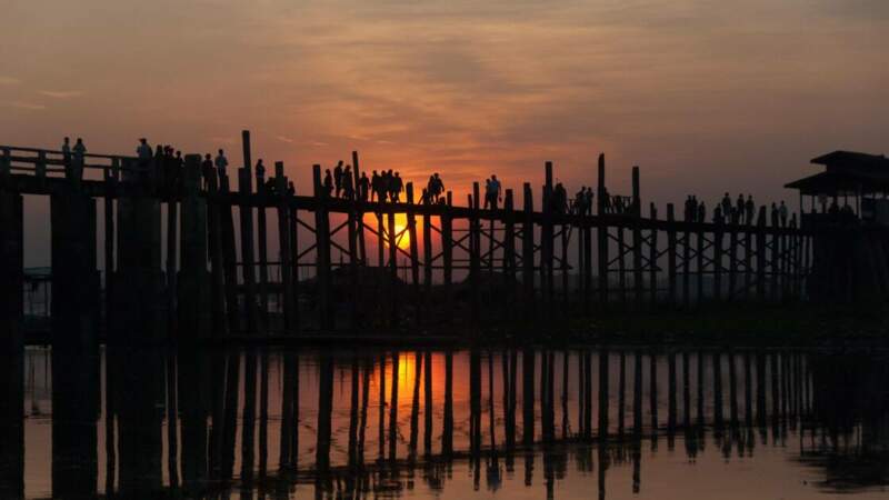 Coucher de soleil sur le pont d'U Bein 