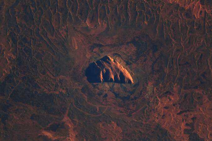 Uluru, rocher sacré des autochtones australiens