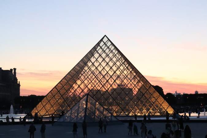 La pyramide du Louvre (France)