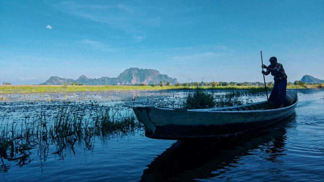 Pirogue sur le fleuve Irrawaddy