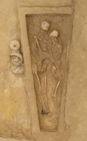 Bonus - Un couple enlacé dans la mort depuis 1500 ans en Chine