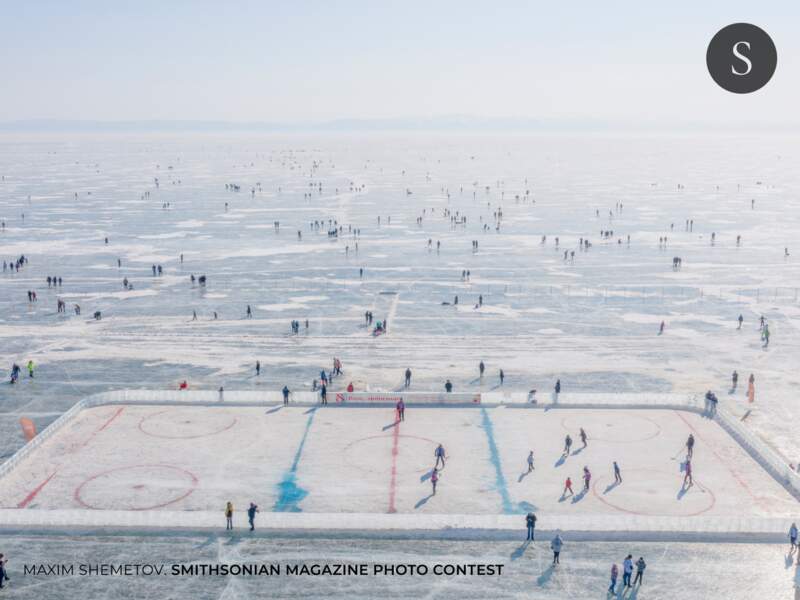 Du hockey sur la glace du Baïkal