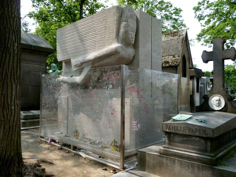 La tombe d'Oscar Wilde, au cimetière du Père Lachaise