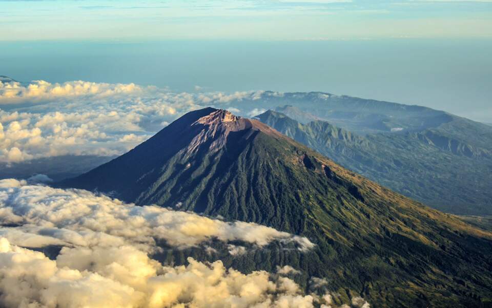 L'Agung ou mont Agung (Indonésie)
