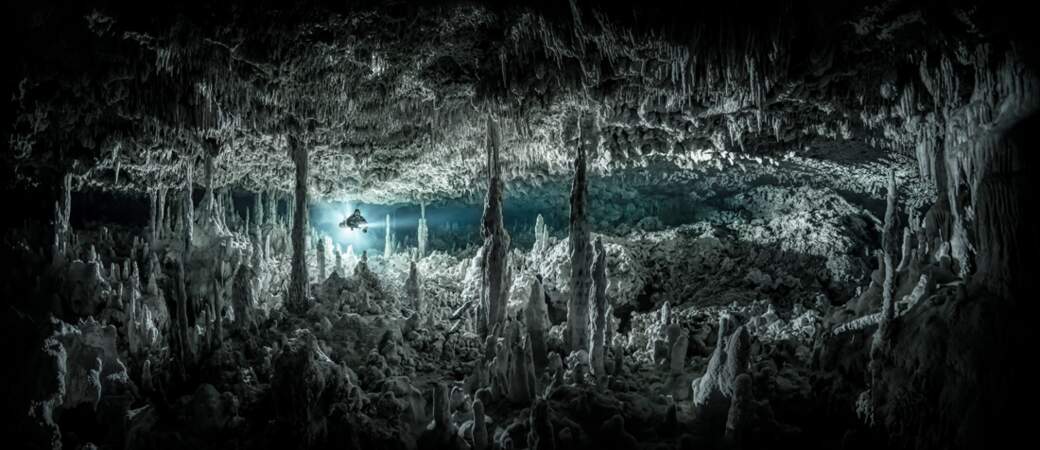 Exploration de grotte sous-marine