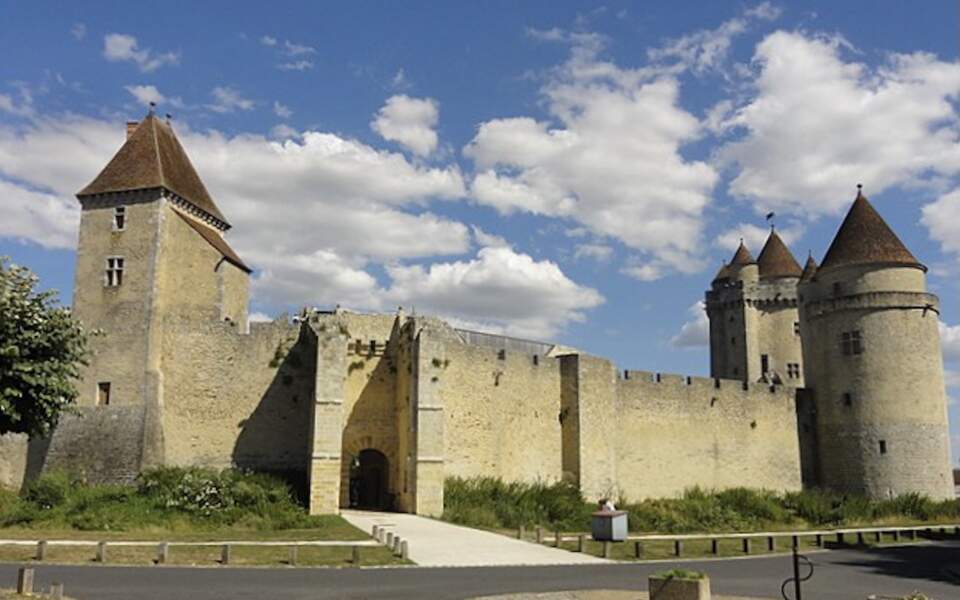 18. Le château de Blandy-les-Tours (Seine-et-Marne)