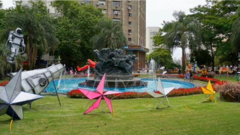 Décorations dans un parc à Montevideo