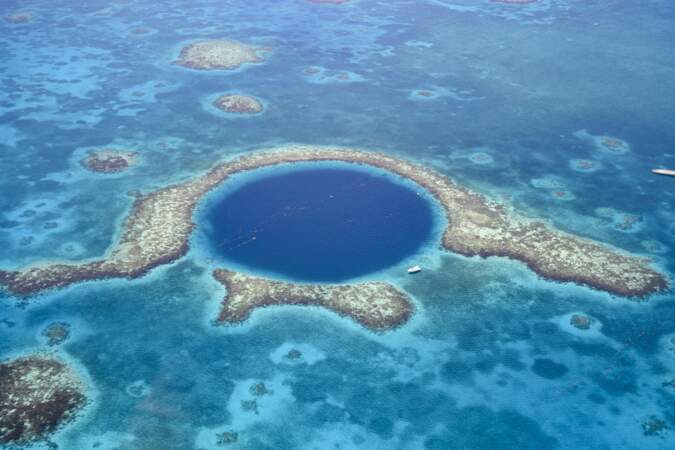 Le Grand Trou Bleu, au large de la côte du Belize