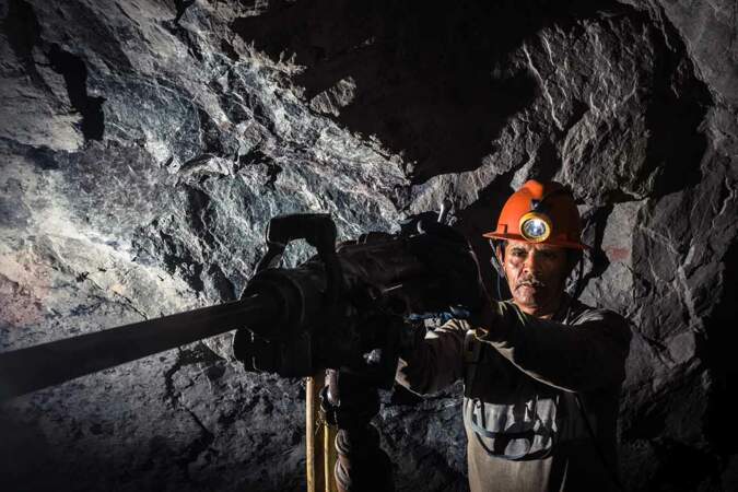 Un foreur d'une mine artisanale à Huanca