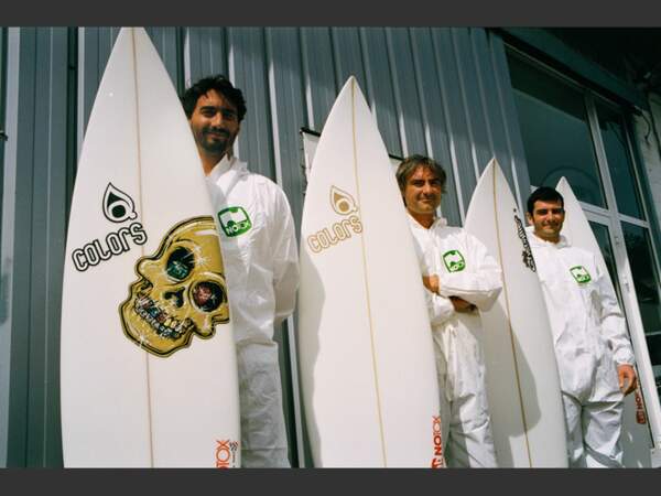 Un ingénieur de 35 ans crée son entreprise de planches de surf "bio", à Anglet (Pyrénées-Atlantiques, France).