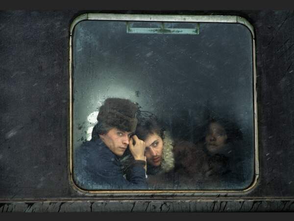 Refugiés roumains fuyant, en train, l’insurrection de Ceausescu. Murga, Roumanie, 1989.