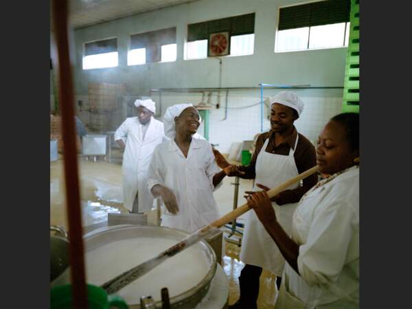Scientifiques qui étudient l'industrie agroalimentaire en Ouganda.