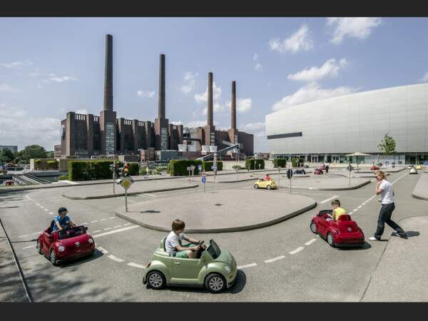 Ecole de conduite pour enfants au siège de Volkswagen à Wolfsburg, en Allemagne