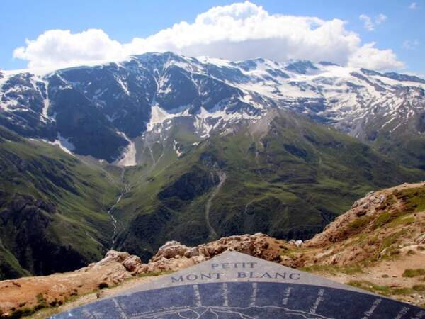 Vue sur la calotte glaciaire de la Vanoise depuis le petit Mont-Blanc, en Savoie (Rhône-Alpes). 