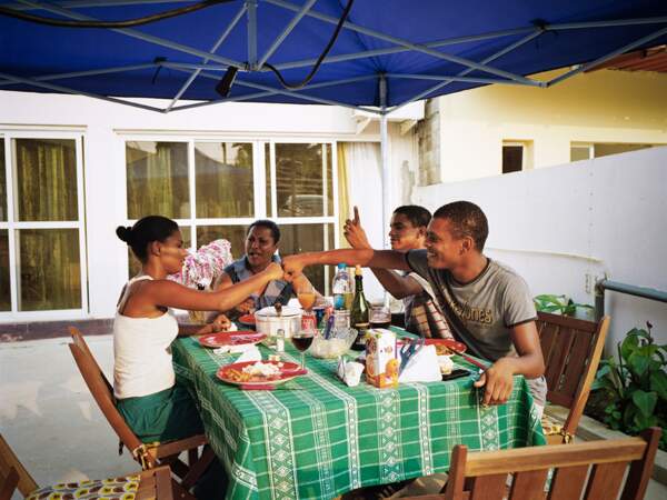 La famille Barata est retournée en Angola après un long séjour à Lisbonne, au Portugal.
