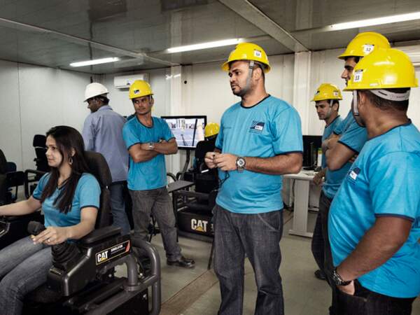 Formation des ouvriers sur le chantier du barrage du Monte Belo, au Brésil