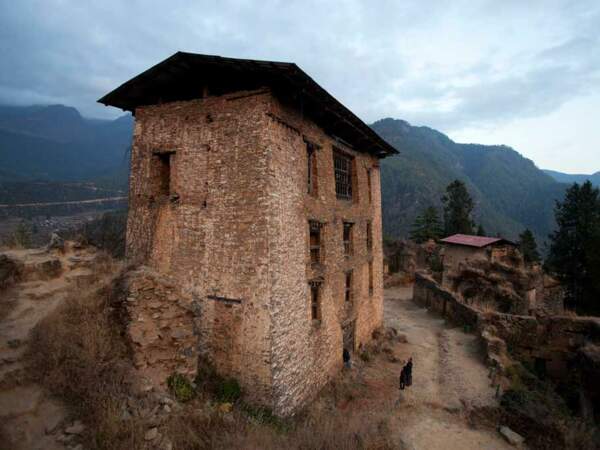 Dans une vallée de l’ouest du Bhoutan se dresse le Drukgyal Dzong