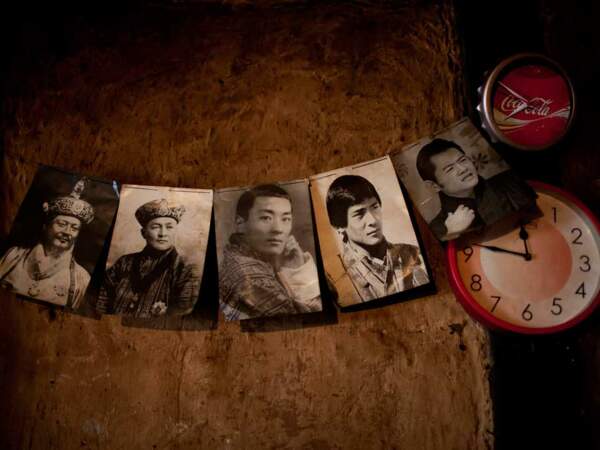 Les photos de la famille royale du Bhoutan sont présentes dans la plupart des foyers du pays