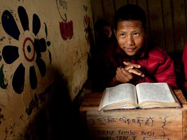 Les jeunes moines du Bhoutan pratiquent plusieurs langues