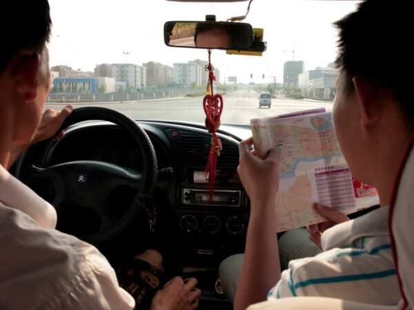Ce taxi cherche sa route, à Ordos, en Mongolie-Intérieure (Chine).