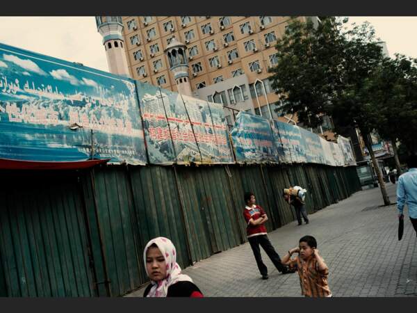 Les boutiques du quartier ouïgour sont restées fermées suite aux émeutes à Ürümqi, dans le Xinjiang, en Chine.