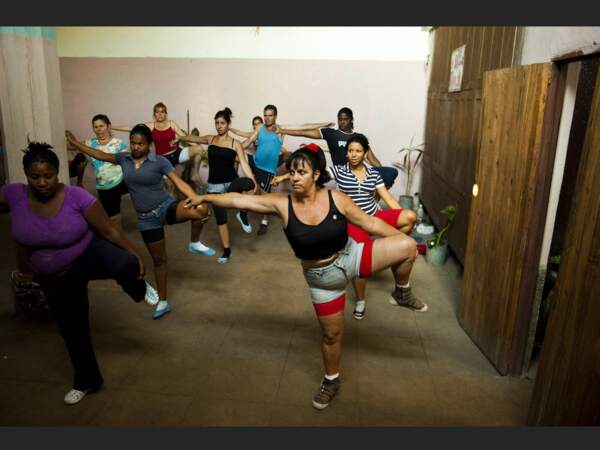 Cours de fitness dans le village de Congoja, à Cuba
