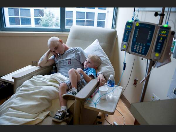 Mattew et son fils Nathaniel à l'hôpital Vanderbilt de Nashville (Tennessee, Etats-Unis).