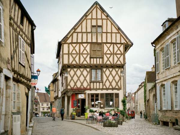 Dans l'Yonne, la commune de Noyers-sur-Serein est réputée pour sa trufficulture.