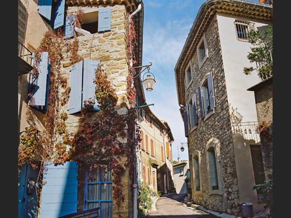 Le village de Gigondas, dans le Vaucluse (Provence-Alpes-Côte d'Azur).