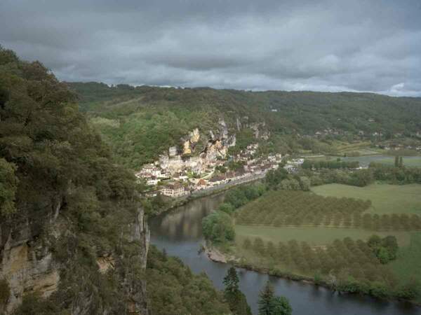 La Roque-Gageac, au bord de la Dordogne.