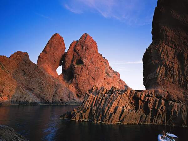 Les rochers rouges de la presqu’île de Scandola, en Corse