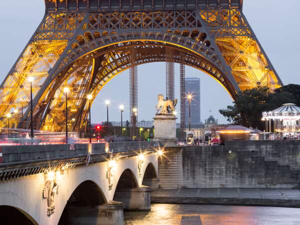 La tour Eiffel depuis le Pont d’Iena, à Paris
