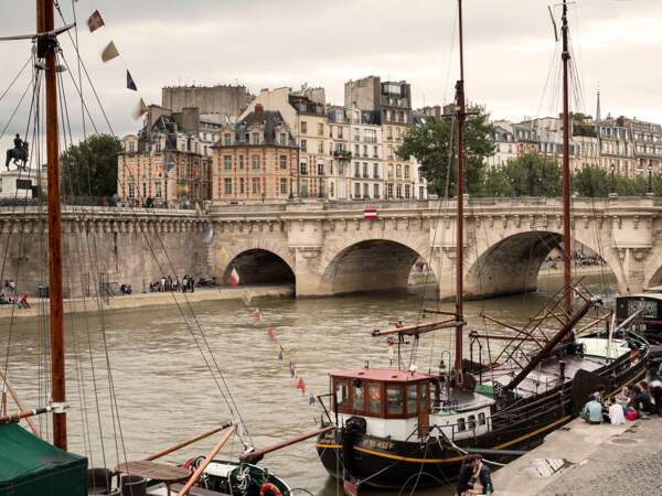 Le Pont-Neuf relie l’île de la Cité aux deux rives de Paris