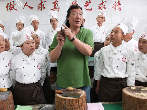 Dans son école de cuisine, le chef chinois Da Dong enseigne l’art du hachoir