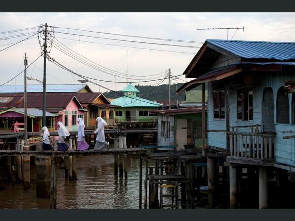Le village lacustre reste l’un des derniers bastions de vie traditionnelle à Brunei.
