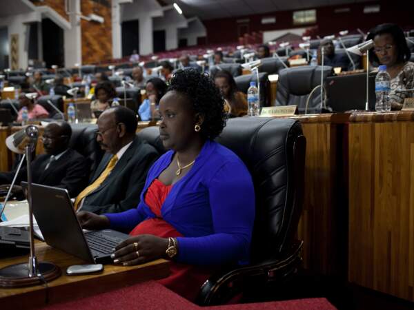 Au Rwanda, 64 % des sièges du Parlement sont occupés par des femmes