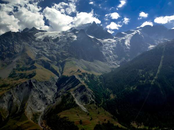 Massif de la Meije dans le parc des Ecrins, Alpes