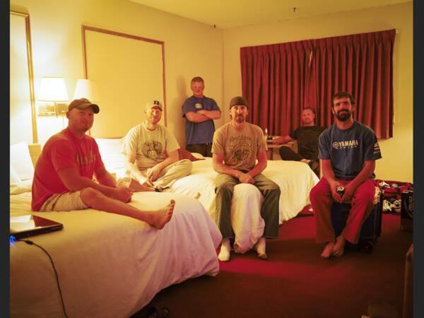 Ouvriers spécialistes du béton dans un motel de Williston, dans le Dakota du Nord, aux Etats-Unis
