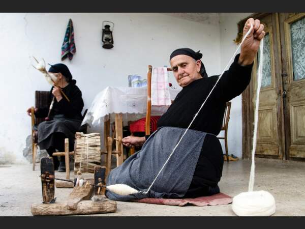 Fileuses de laine valaques en Albanie
