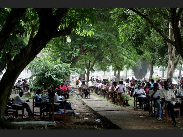 Examen en plein air, à l’Université de Monrovia, au Liberia