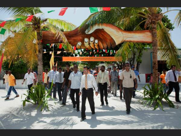 Mohamed Nasheed, le président des Maldives, en visite à Kamadhoo, sur l’atoll Baa.