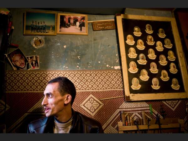 Ahmed, l’un des derniers conteurs de la place Djemáa el-Fna de Marrakech, au Maroc.