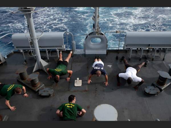 Exercice physique à bord du Nivôse, dans l'Océan Indien