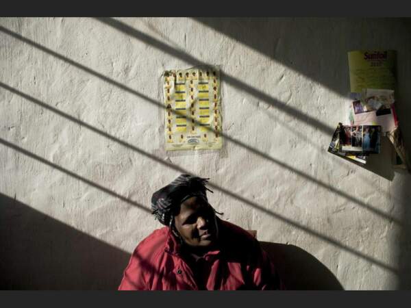 Une coutière de Phuthaditjhaba, en Afrique du Sud. Ici, les femmes travaillent dans des conditions parfois précaires.