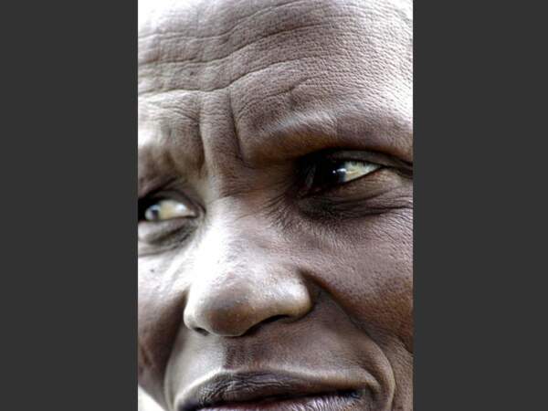 Le regard d'une femme massaï, en Tanzanie.