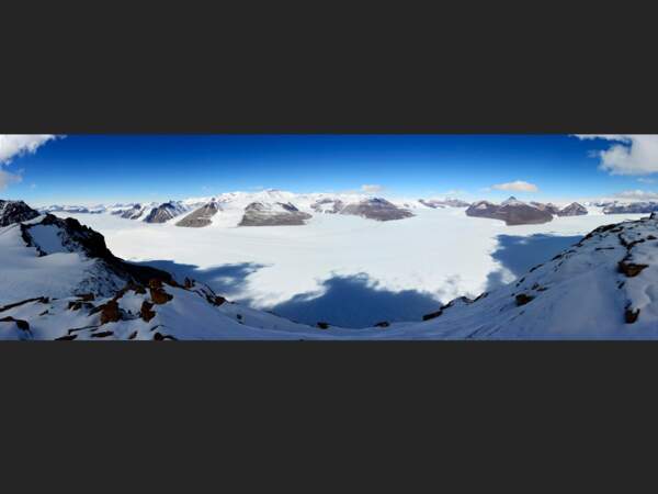 Le glacier Ferrar, en Antarctique, est long d’une cinquantaine de kilomètres.