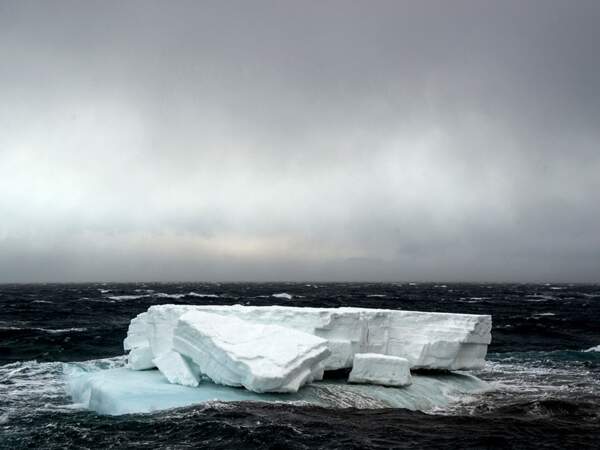 Iceberg dans le détroit de McMurdo, en Antarctique.
